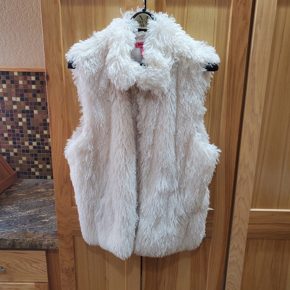 Betsey Johnson Jackets & Blazers - Betsey Johnson Faux Fur Vest